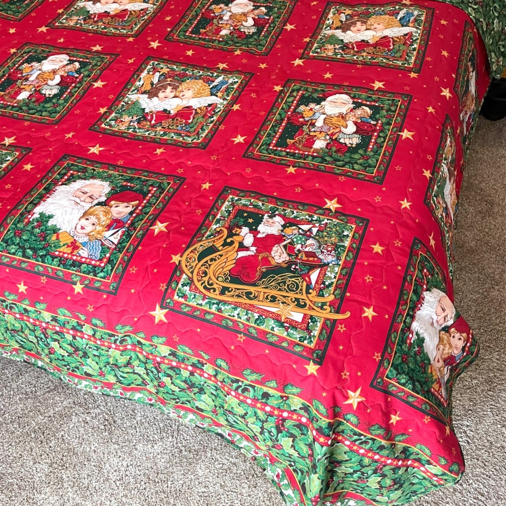 Quilted Christmas Coverlet Size Queen Santa Block Print Holly Reversible 96x84le